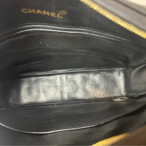 CHANEL vintage Large pocket quilted camera bag - Picture 10 of 12